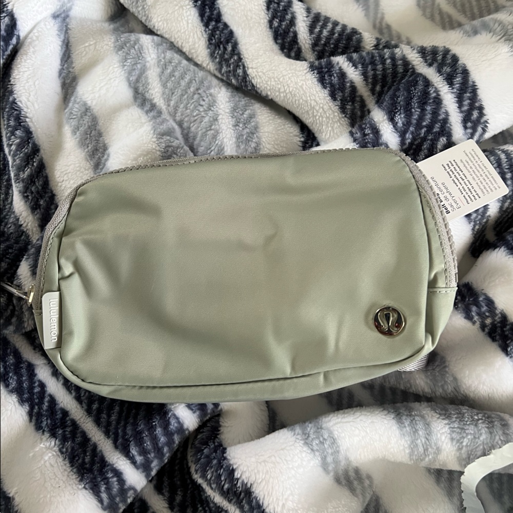 Lululemon Everywhere Belt Bag